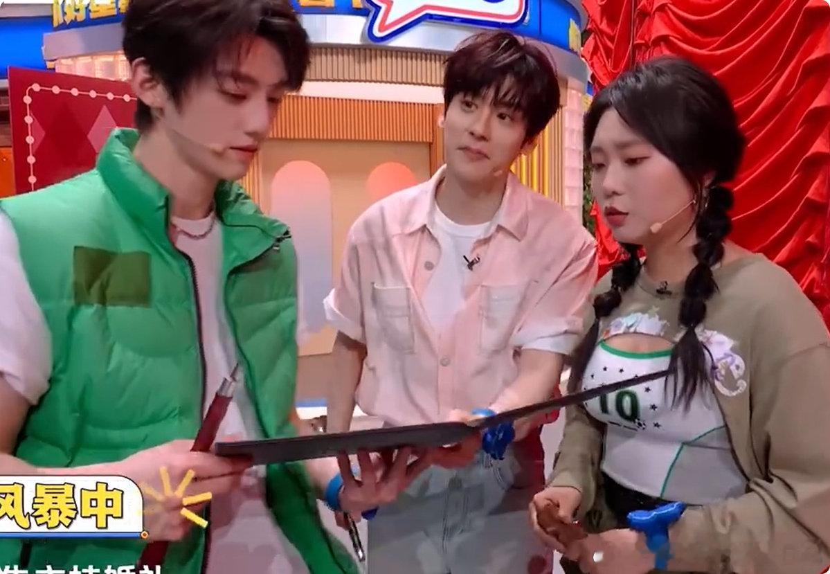 有人能懂魏哲鸣的脑回路吗 魏大勋跳舞演我脑回路清奇又可爱，即兴发挥永远出人意料 