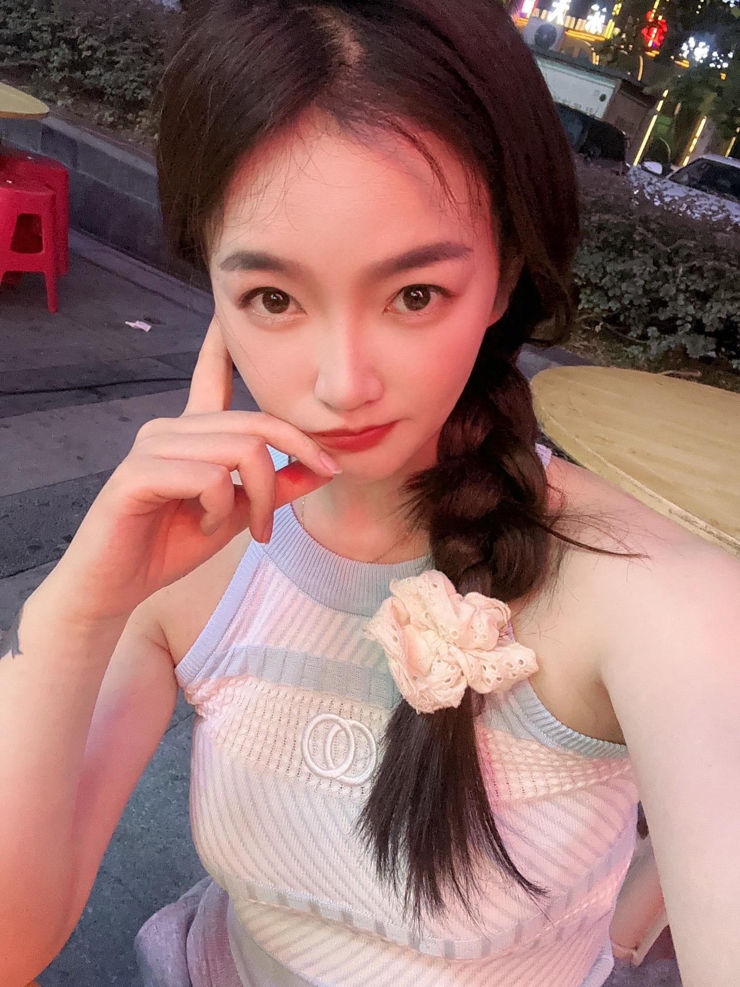 夏天来 可以请我吃块西瓜🍉吗 不可以的话  拖出去斩了🤣