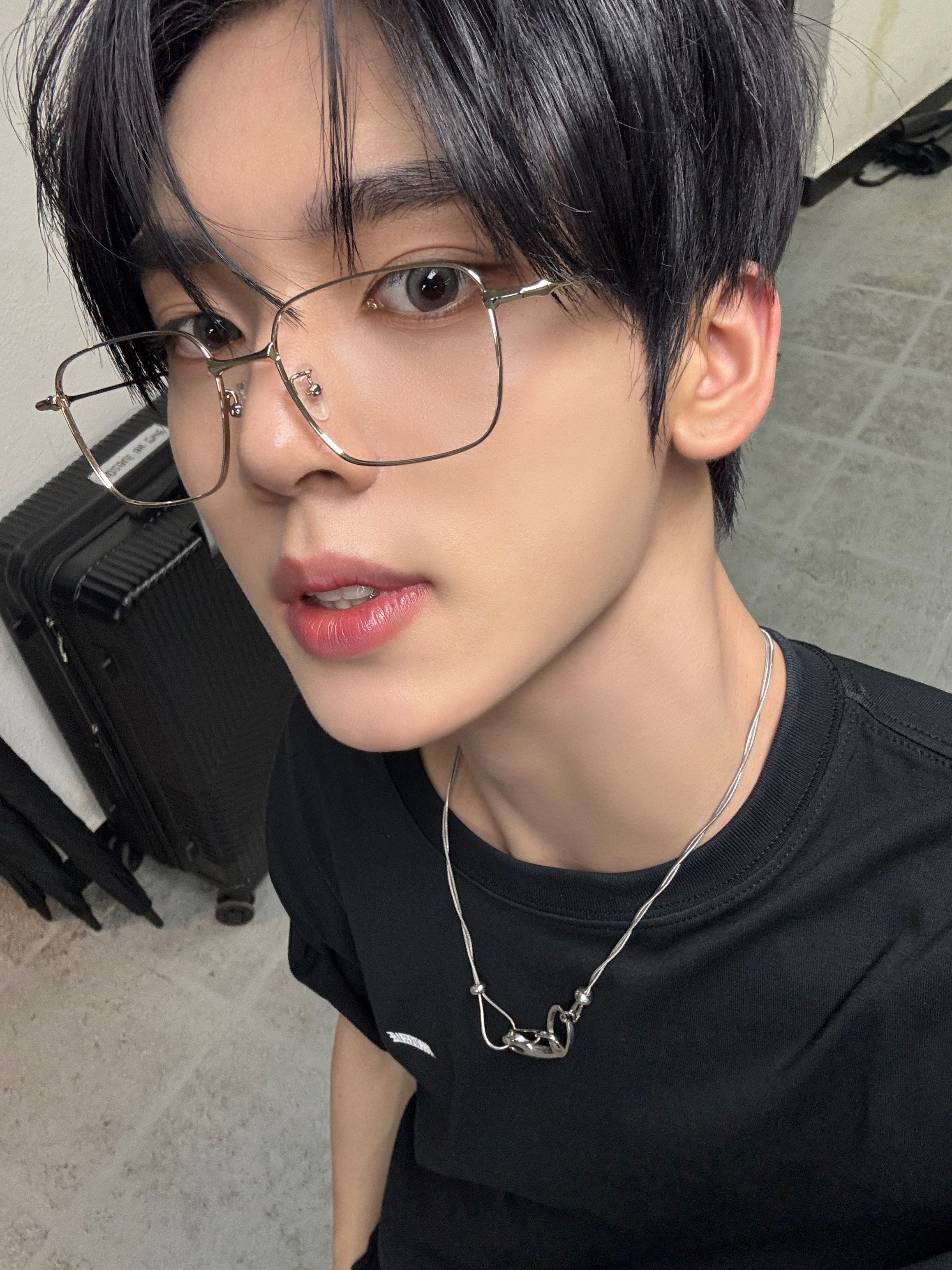 孝豆送来眼镜自拍~🤳🏻 