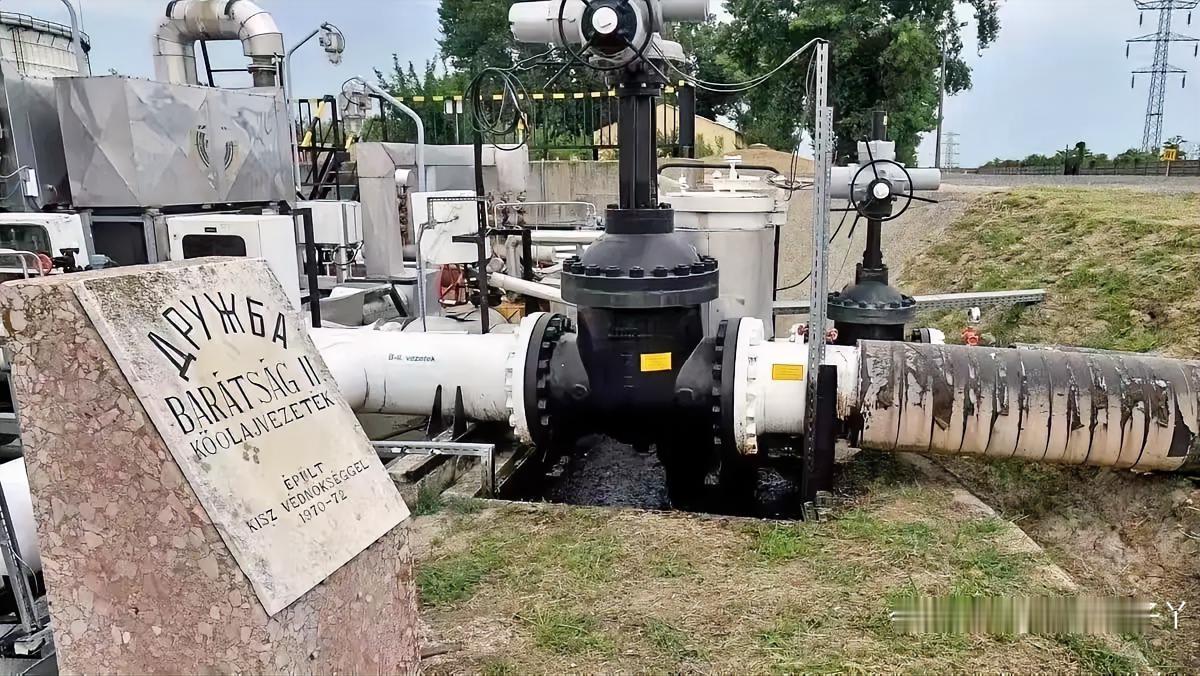 特朗普宣布要在美国建一座大型炼油厂，还拉了印度企业合作，号称要打造美国几十年一遇