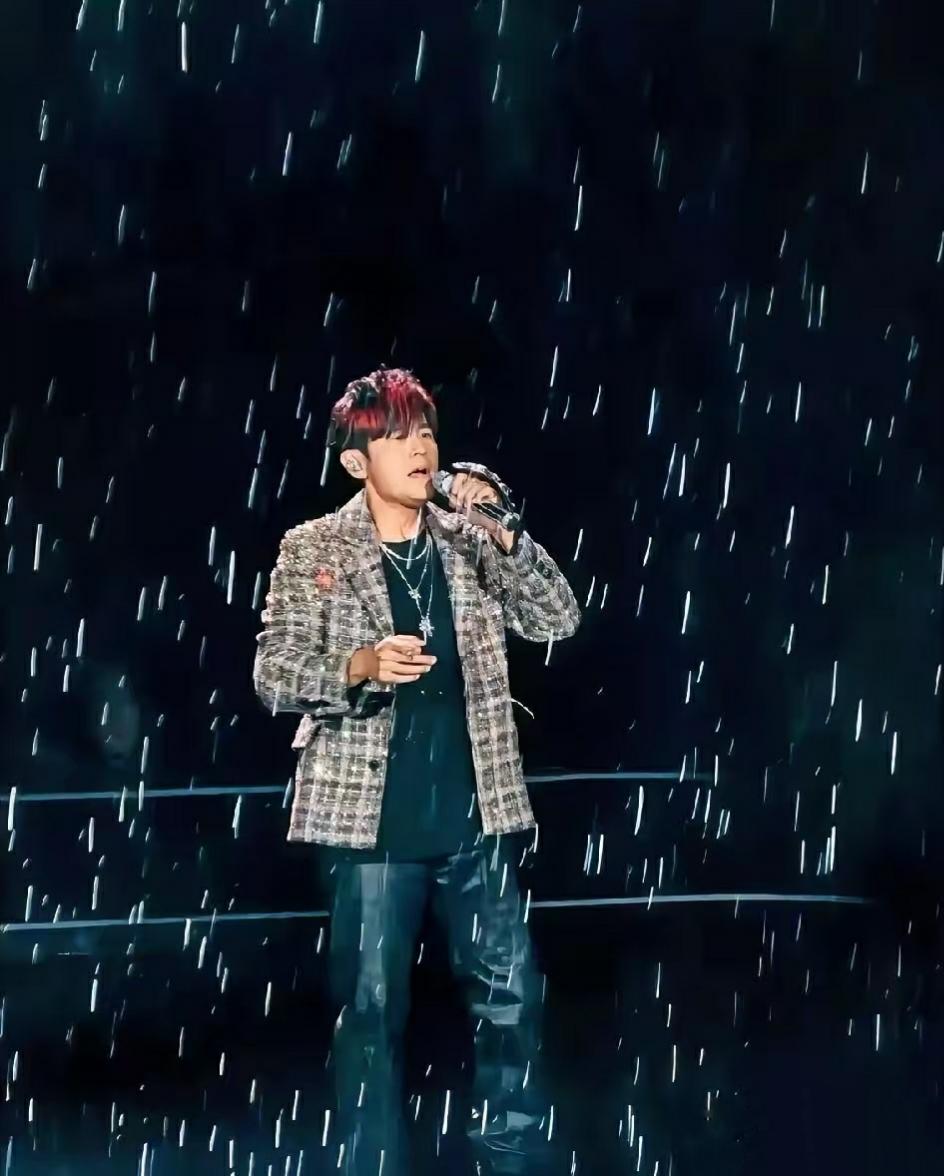 我可以接受周杰伦演唱会下大雨，

也可以接受他胖了、老了，

但我接受不了的是，