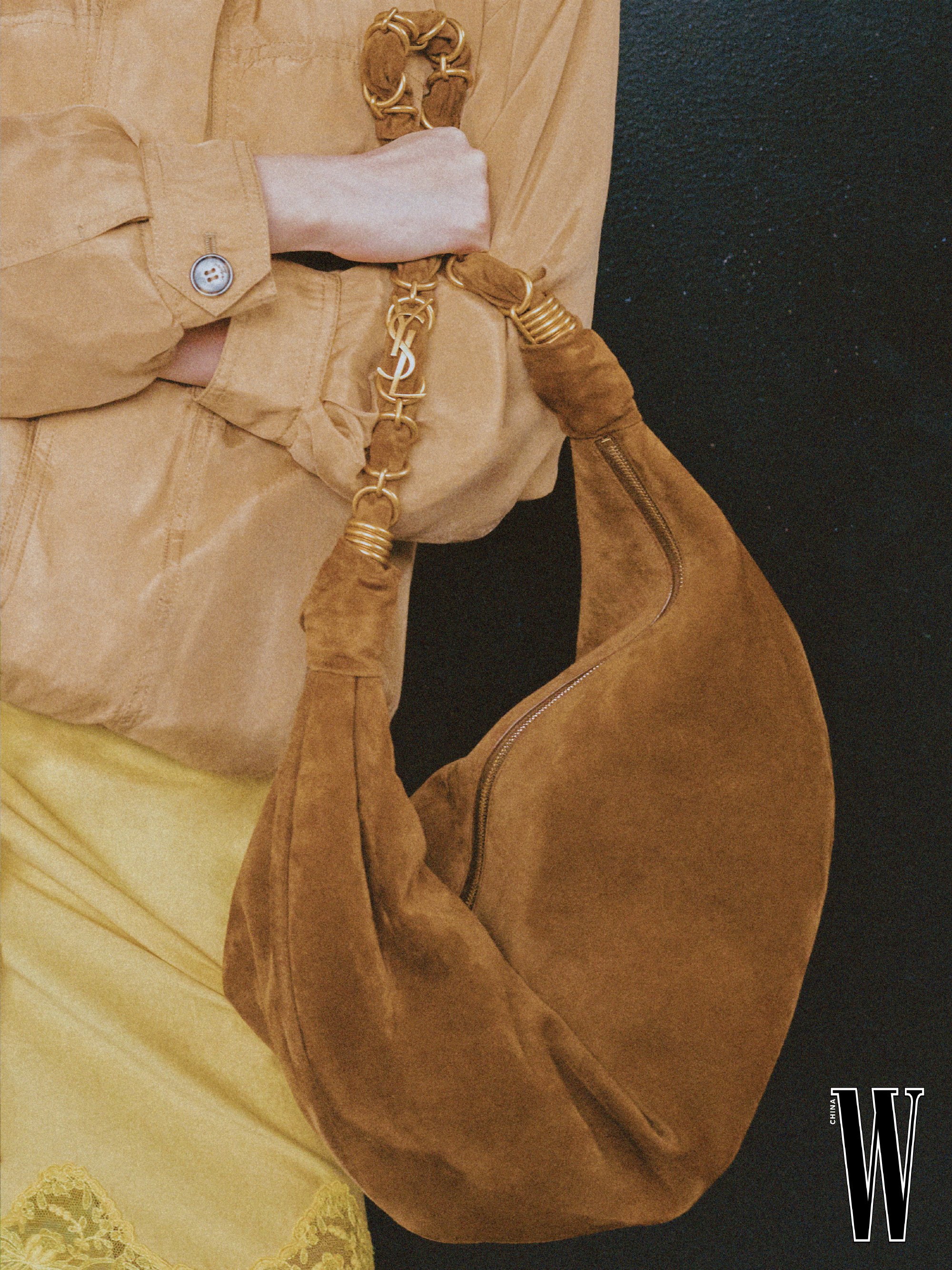 W中文版                     「AMALIA × 易梦玲」时