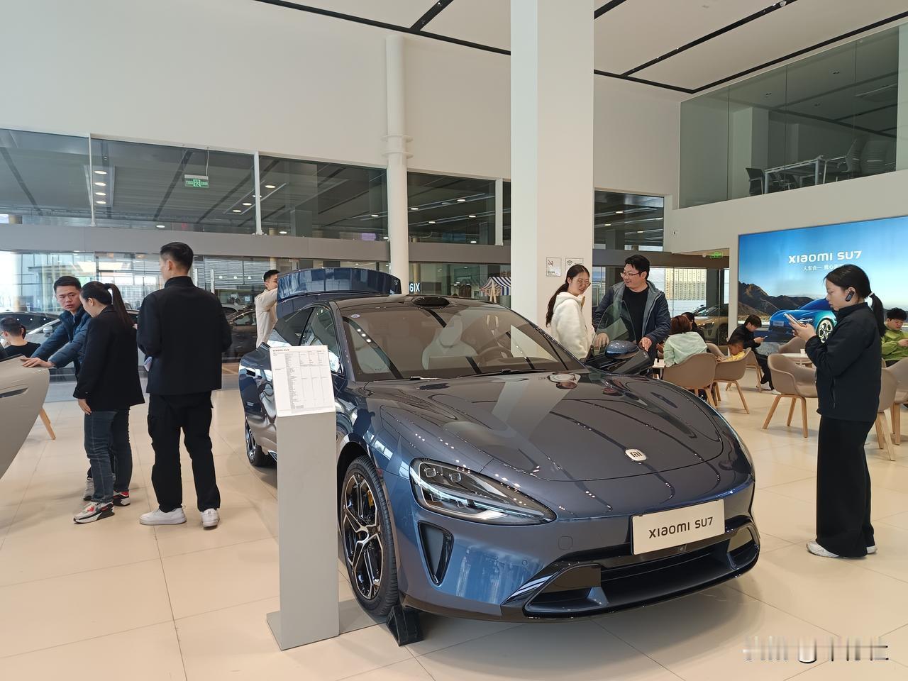 仅仅2年的汽车
已经成为小米第二大业务板块
再过个2年
恐怕汽车业务就将超过手机