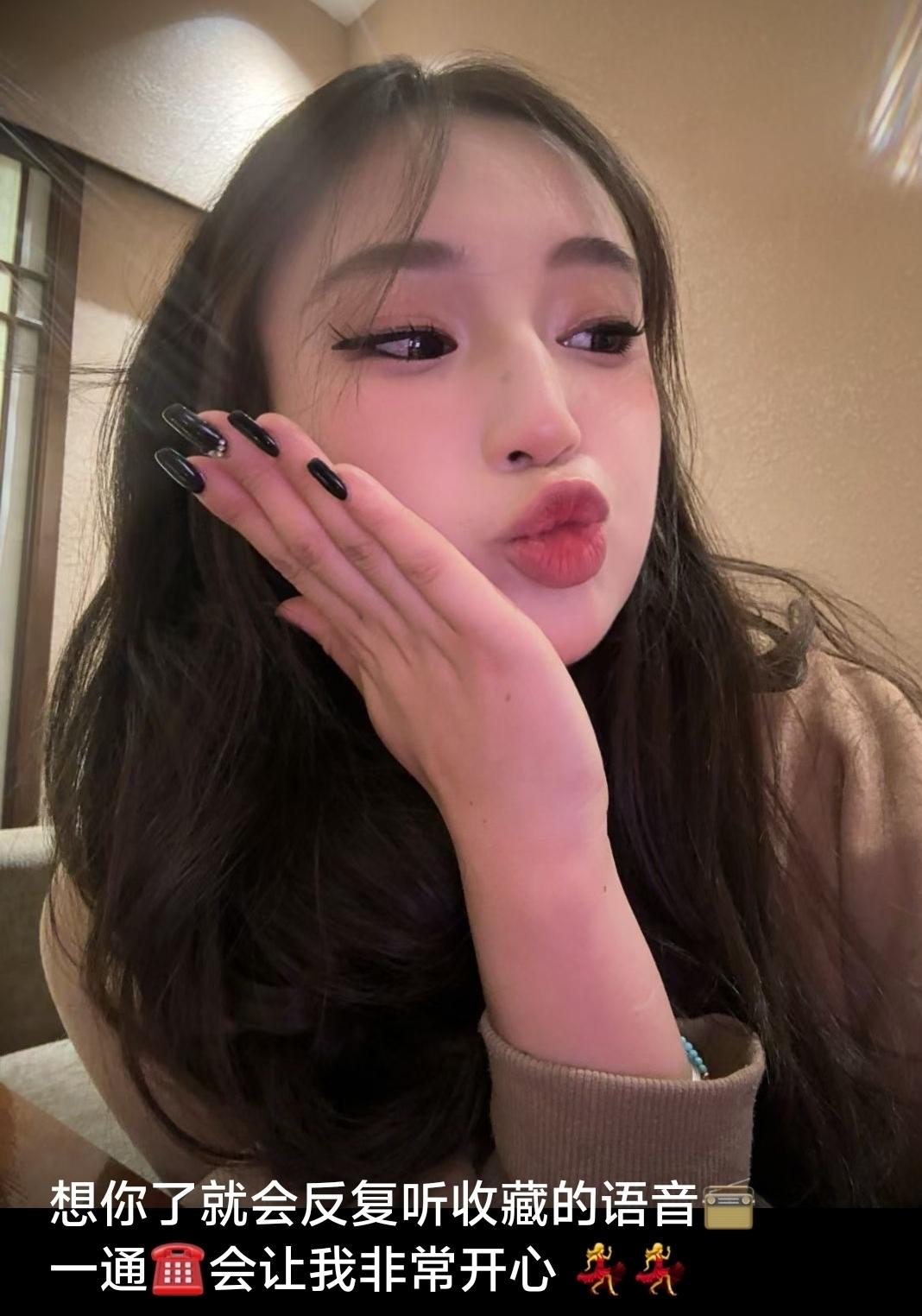 想念的声音，让我非常开心😊在拍摄治愈系少女写真时，我们可以巧妙地把这份开心融入