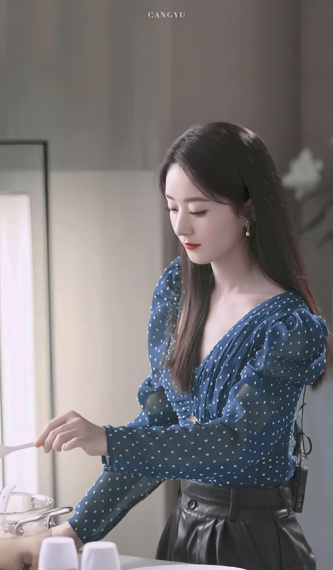 从末尾到榜首，赵丽颖的逆袭，从来不是靠运气
 

没人能想到，当年那个从配角一步