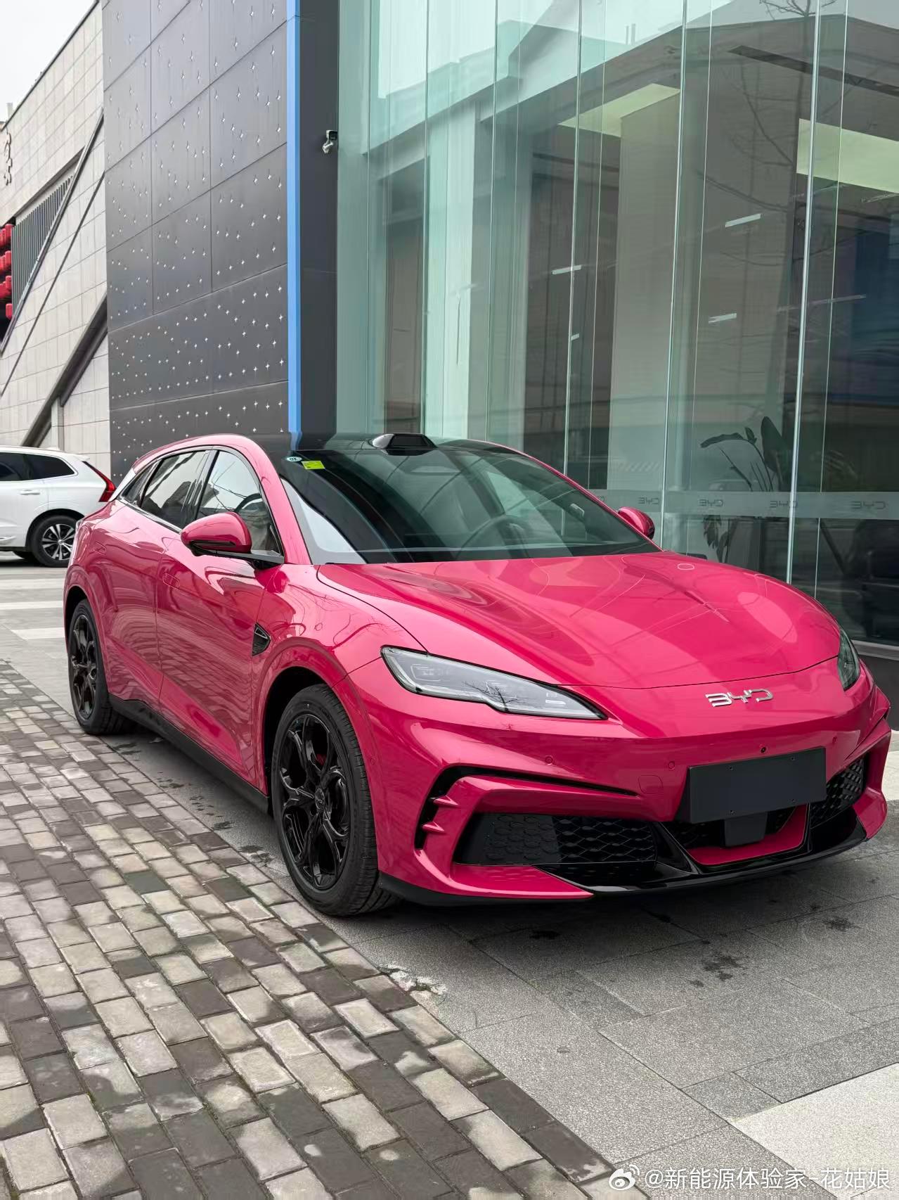 玫红+激光雷达+闪充，海豹06GT上新啦！实车近距离怼脸拍，玫红车漆在光下自带高