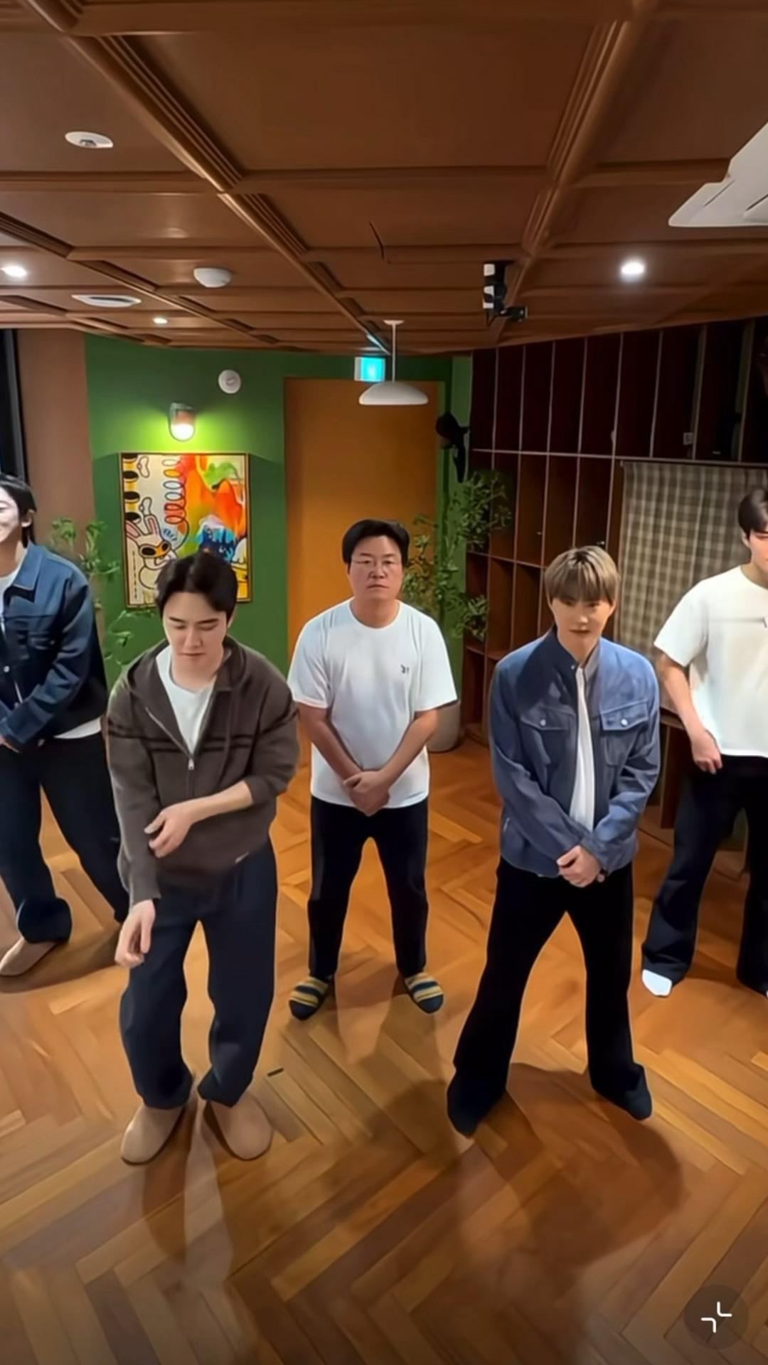 EXO和老罗cha了罗pd舞姿很曼妙EXO和老罗cha了 EXO和罗英锡cha了