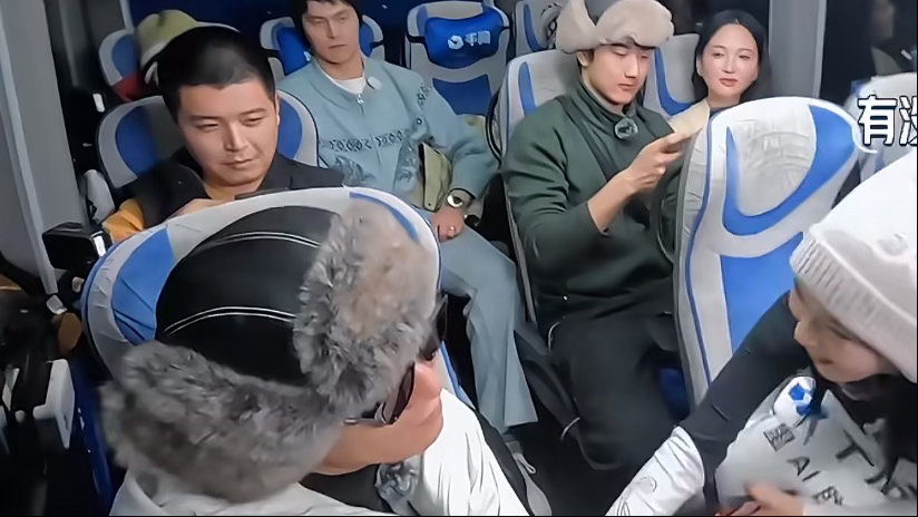 马頔吃瓜伊能静秦昊秦昊回旋镖 经典名场面重现！一句“家里没人因为眼睛肿出事”，精