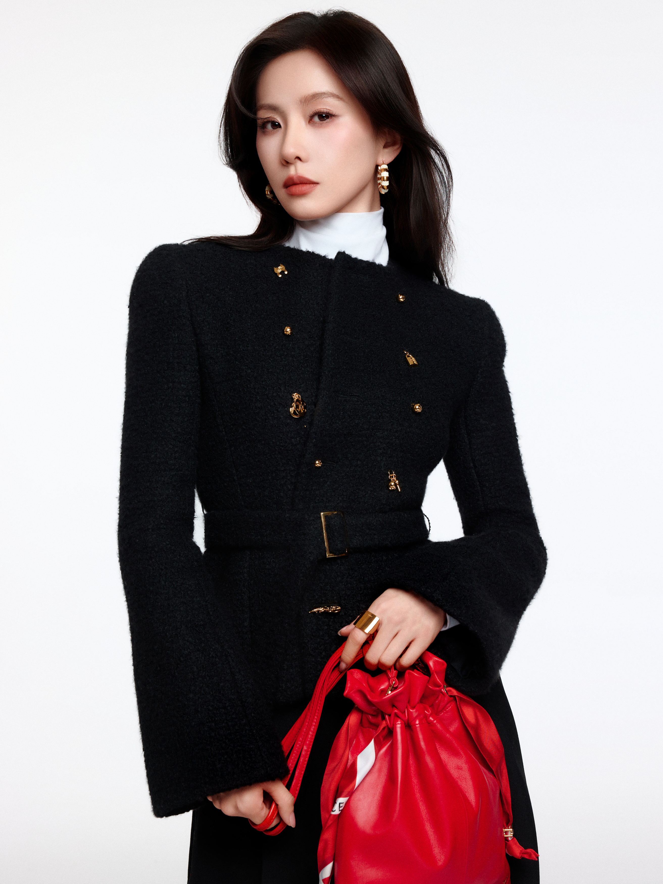 刘诗诗 黑韵为底，红韵点睛，赴一场格调之约，和一同感受雅致与力量。 