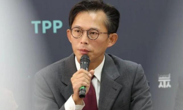 就在中日关系非常紧张之际，民众党主席黄国昌将于2025年11月25日至28日将带