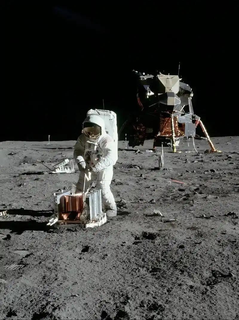 真服了！都2026年了，还有人信“美国登月是假的”？这认知水平真的让人着急！
最