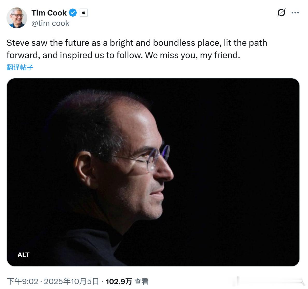 乔布斯的伟大不仅在颠覆式的创新能力，更在于极致的产品思维和重塑行业的远见。他坚持