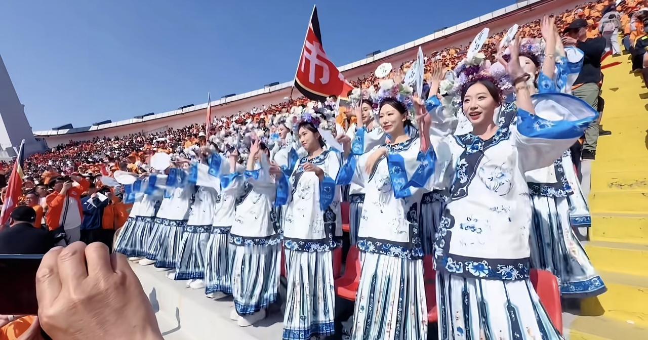 哈哈哈哈哈，哎我去！山东文旅这下火出圈了，我长这么大第一次知道：夏雨荷古风摇代表