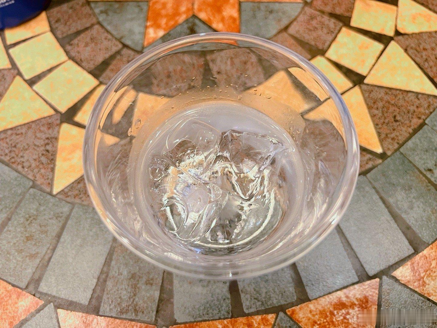 俺有一杯酒足以慰尘世 