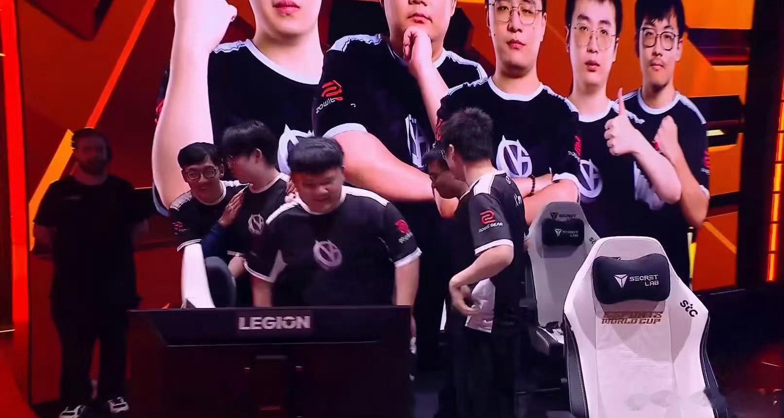 VG 2-0 Falcons恭喜VG击败Falcons，进入四强！小毛真棒！VG