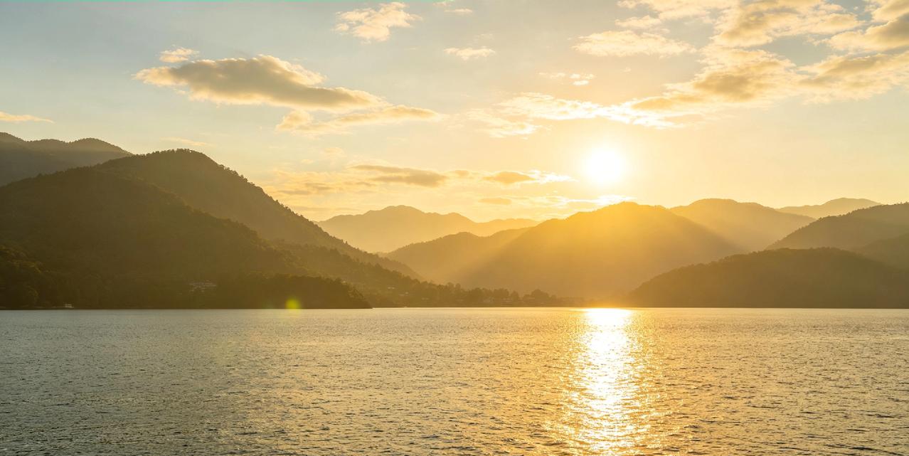 把生活慢下来，才是成年人最好的治愈
 
人到成年，好像都被按下了快进键。
 
每