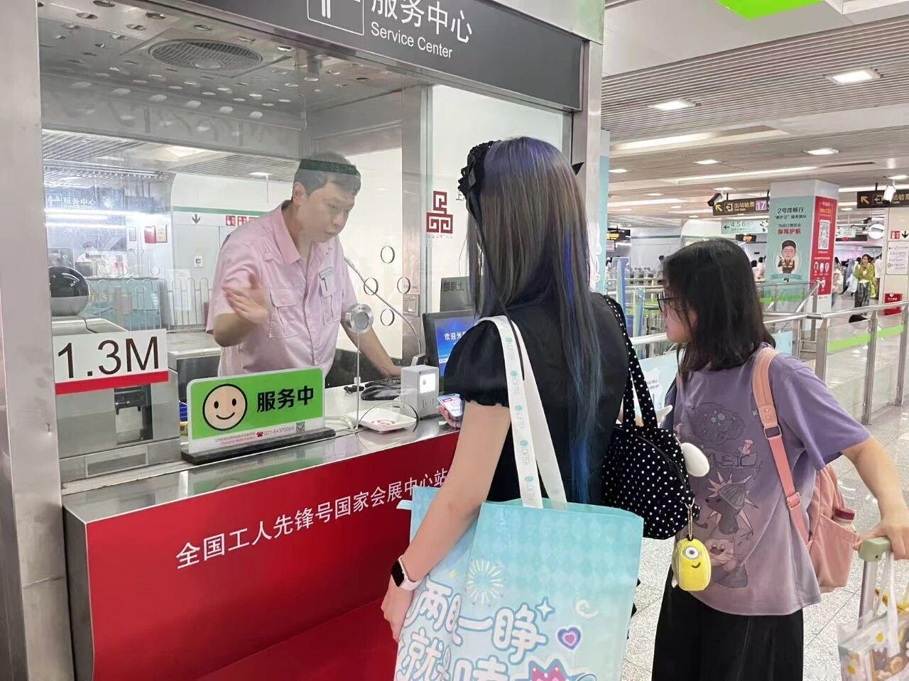 双节出行顺！5663.7万人次平安出行
国庆、中秋双节同庆，申城处处是团圆图景。