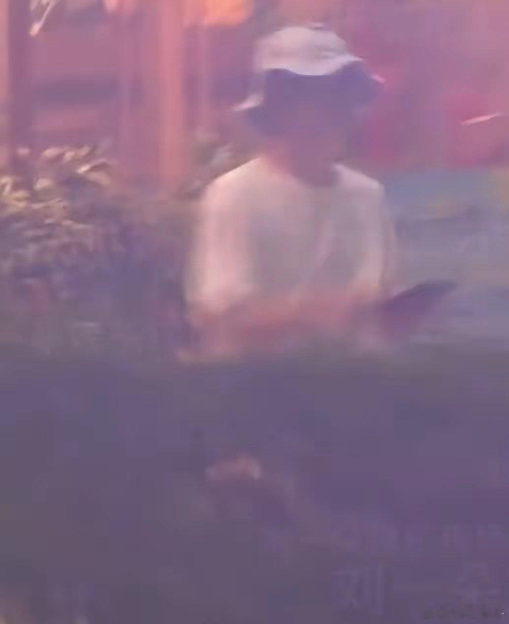 包贝尔？​这瓜保不保熟呢？​这个所谓的刘大锤，算不算偷拍别人隐私呢？​蹲点偷拍，