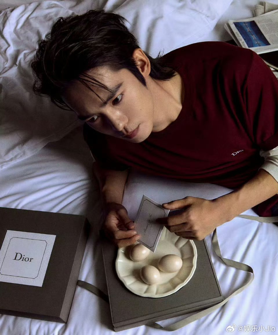 于适李昀锐Dior 2026SS男装大秀看秀造型，一个型男一个清爽男大 ​​​