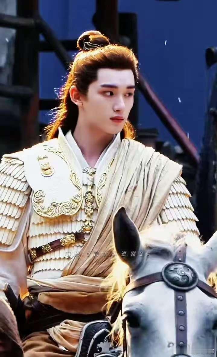 董子健对丁程鑫打戏赞不绝口丁程鑫威亚动作行云流水，连董子健都看得移不开眼[哆啦A