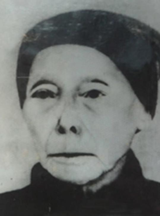 1933年，主席躲进农妇家没想到，敌人搜查时农妇却说：你们要找的人，在我家！然而