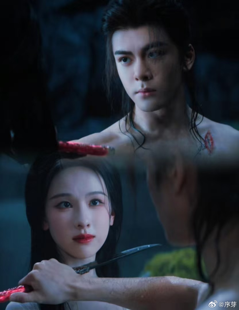 月鳞绮纪角色cp世界寄露VS雾妄拾光 别人的CP是甜宠，这对是带着虐点的心动，狐