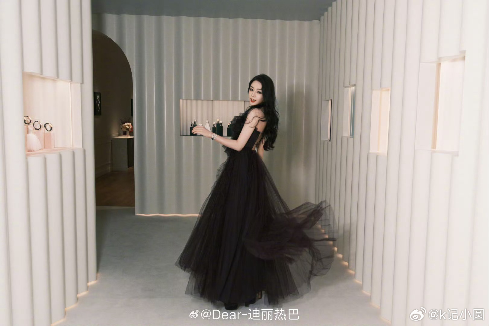 春日繁花中的迪丽热巴迪丽热巴置身春日繁花中 OK啊 ​​​