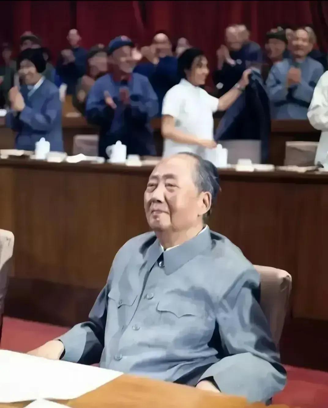 🍀请停留几秒，为伟人点个赞送朵花💐
《伟人的最后一次会议》
一九七三，春意渐