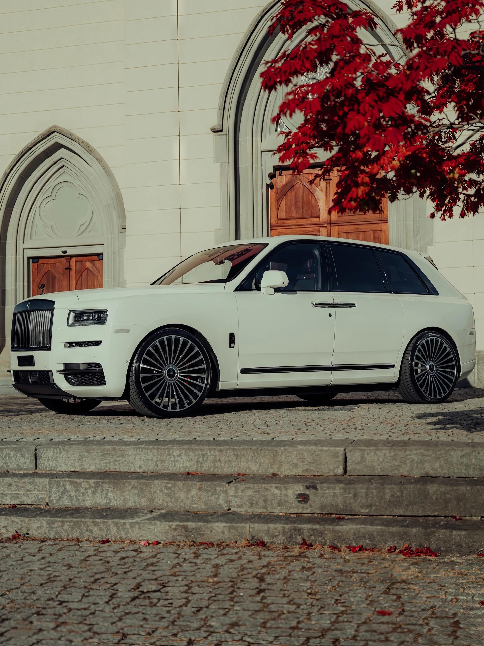 【豪华SUV的巅峰之作—Rolls Royce Cullinan】说到极致奢华与