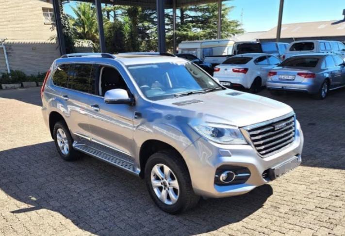 南非版哈弗H9，这是2021年在当地上的牌，跑了三万多公里，汽油+8AT+7座手