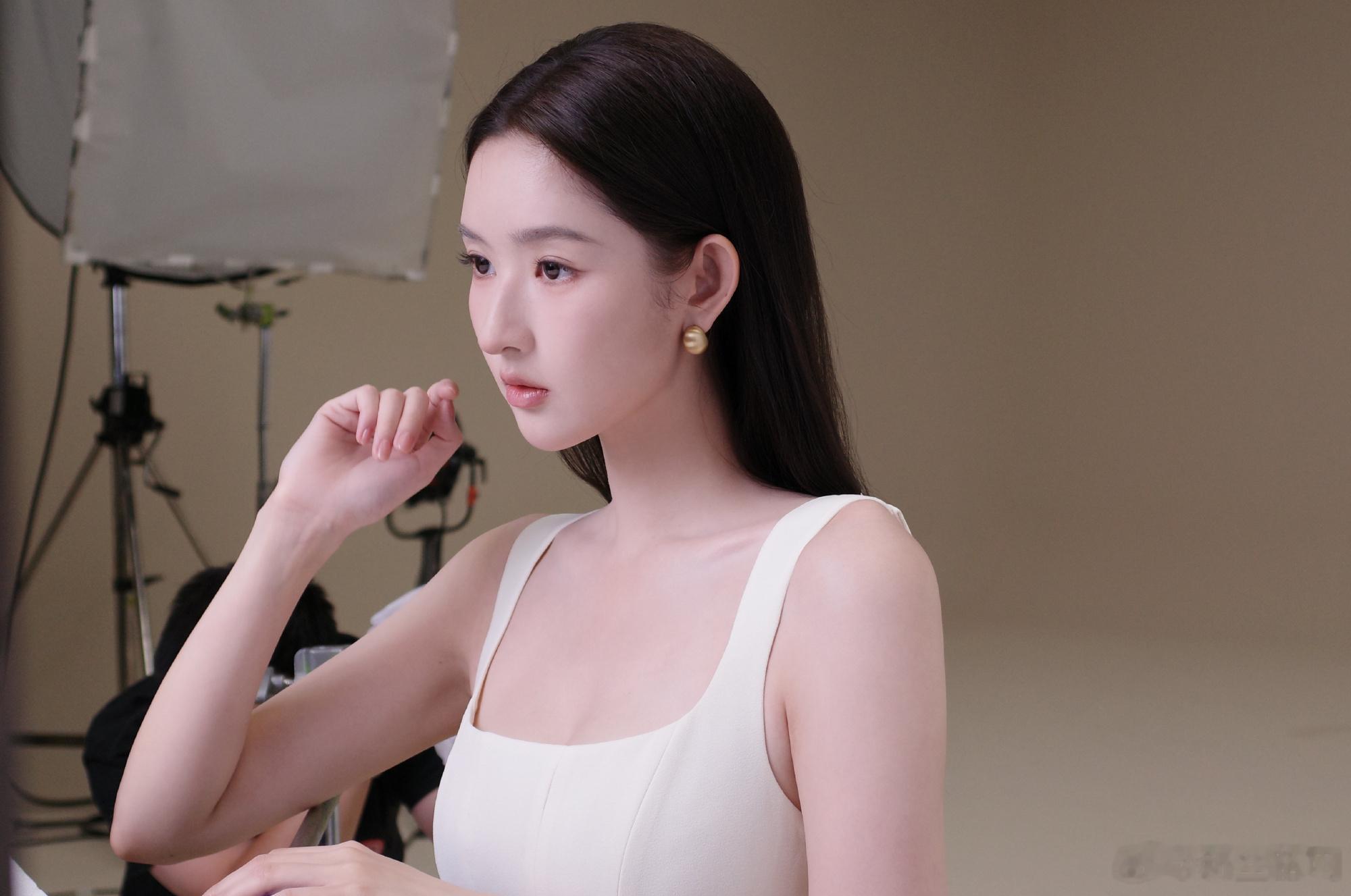 王玉雯怼脸皮肤生图王玉雯怼脸live状态王玉雯怼脸皮肤生图也太美了吧，这个liv