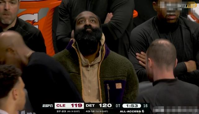 骑士巨星哈登深知球队大势已去了！在昨天骑士客场挑战活塞的比赛中，骑士以119：1