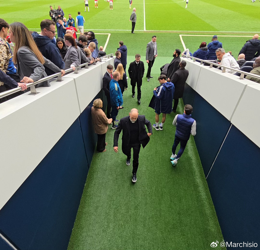 可怜的大图图！图多尔在热刺0比3主场惨败给诺丁汉森林后，立即得知了父亲不幸去世的