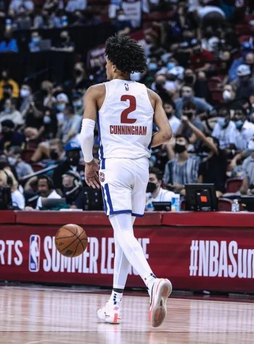 湖人这两笔交易，可以帮助詹姆斯夺得第五次总冠军吗？

1、拉塞尔＋八村塁＋席菲诺