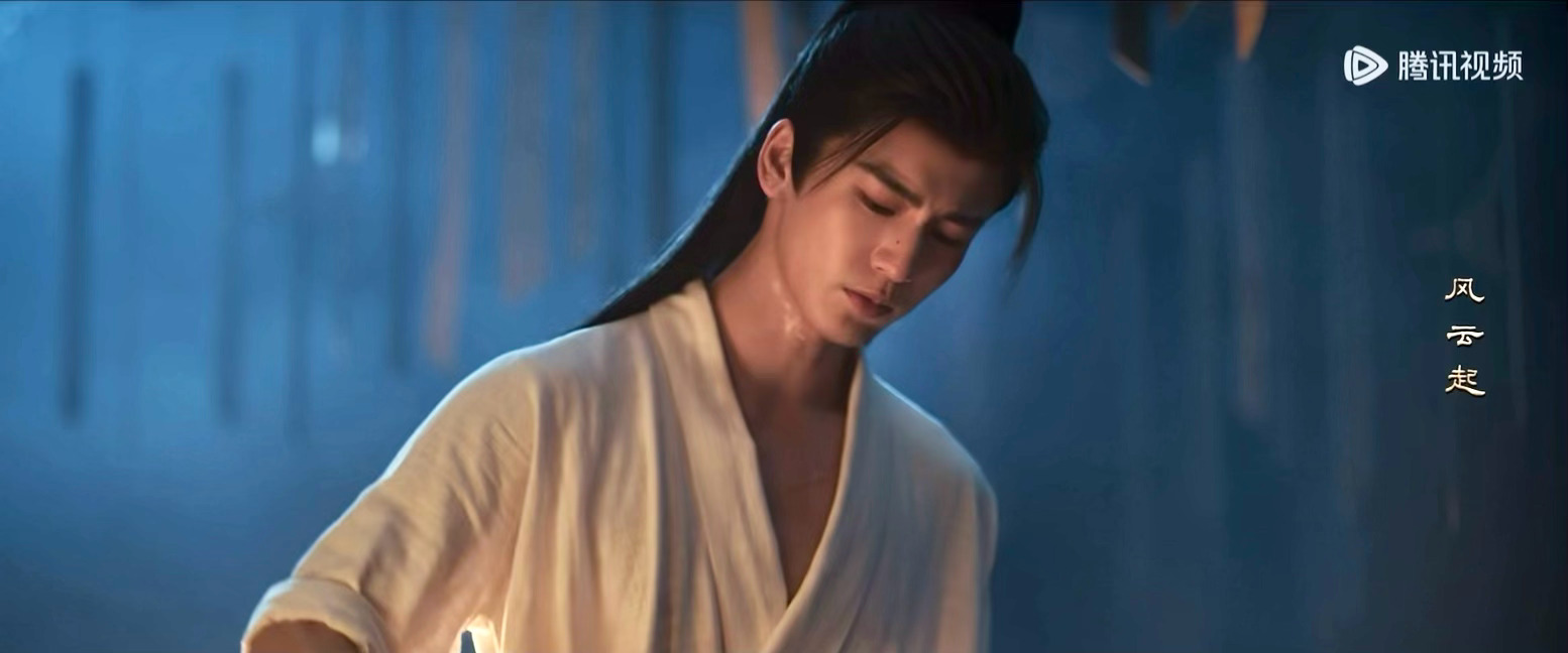 逐玉上次做护腕，这次是打铁，谁来懂一下张凌赫锻刀这一段糙汉文学的代入感有多强