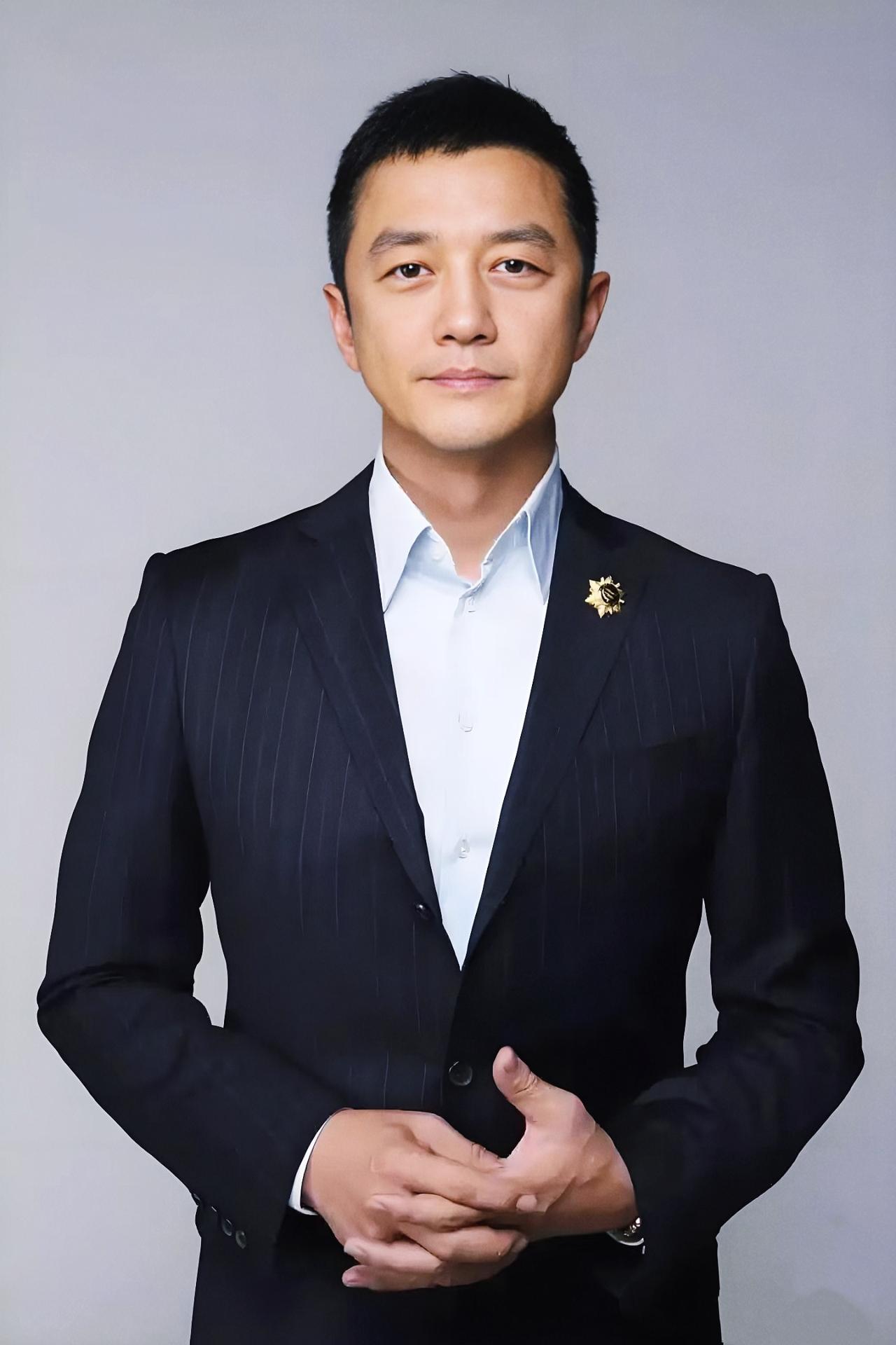 李亚鹏官宣离婚，这次是真的要为自己而活了。
 
从离开影视圈投身商海，到如今顶着