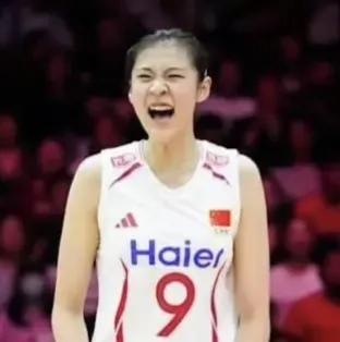 太精彩了，连赢二局，中国女排2-1领先美国队！
 
赛场局势瞬间迎来大反转，属实