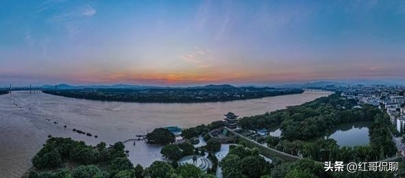 赣江在中国文化里有着独特的地位，赣字就是因章水和贡水混合成江的地理形态而会意而成