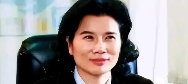 1991年董明珠上门讨要42万货款，经销商却说：“再发50万的货，卖完一起结！”