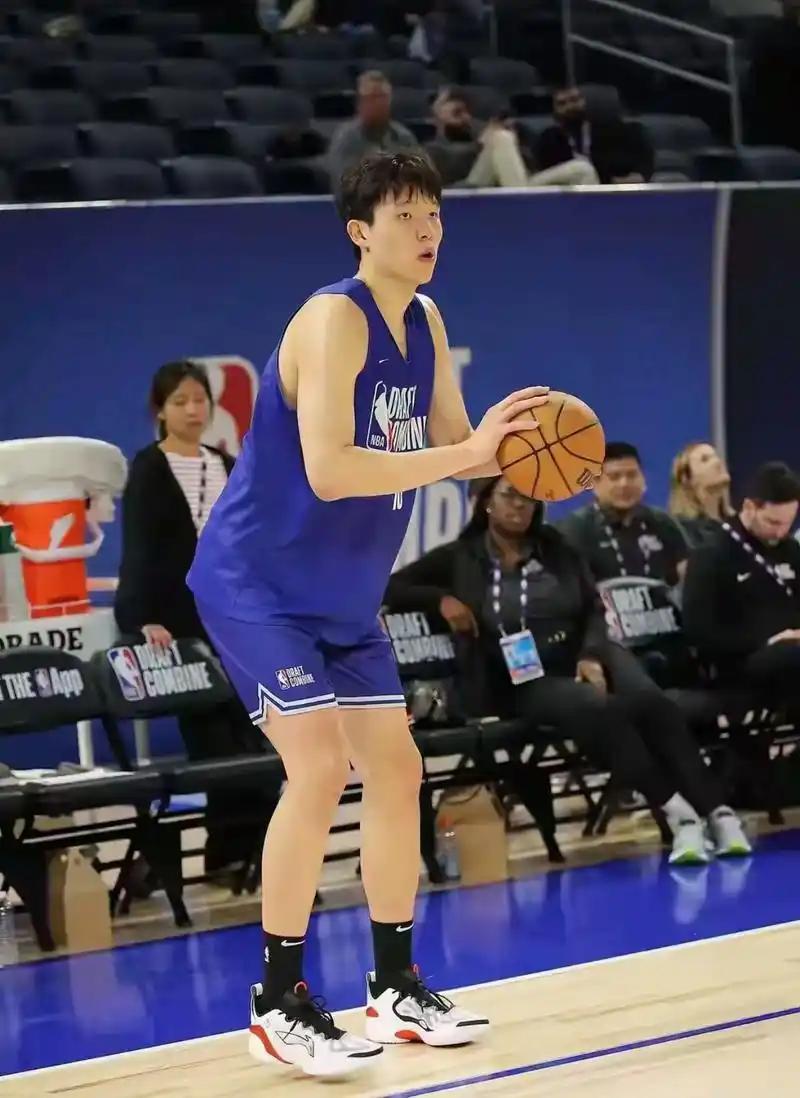 终场哨响，杨瀚森命中读秒准绝杀，杜锋长舒一口气。对阵黎巴嫩这场世预赛，绝对是近年