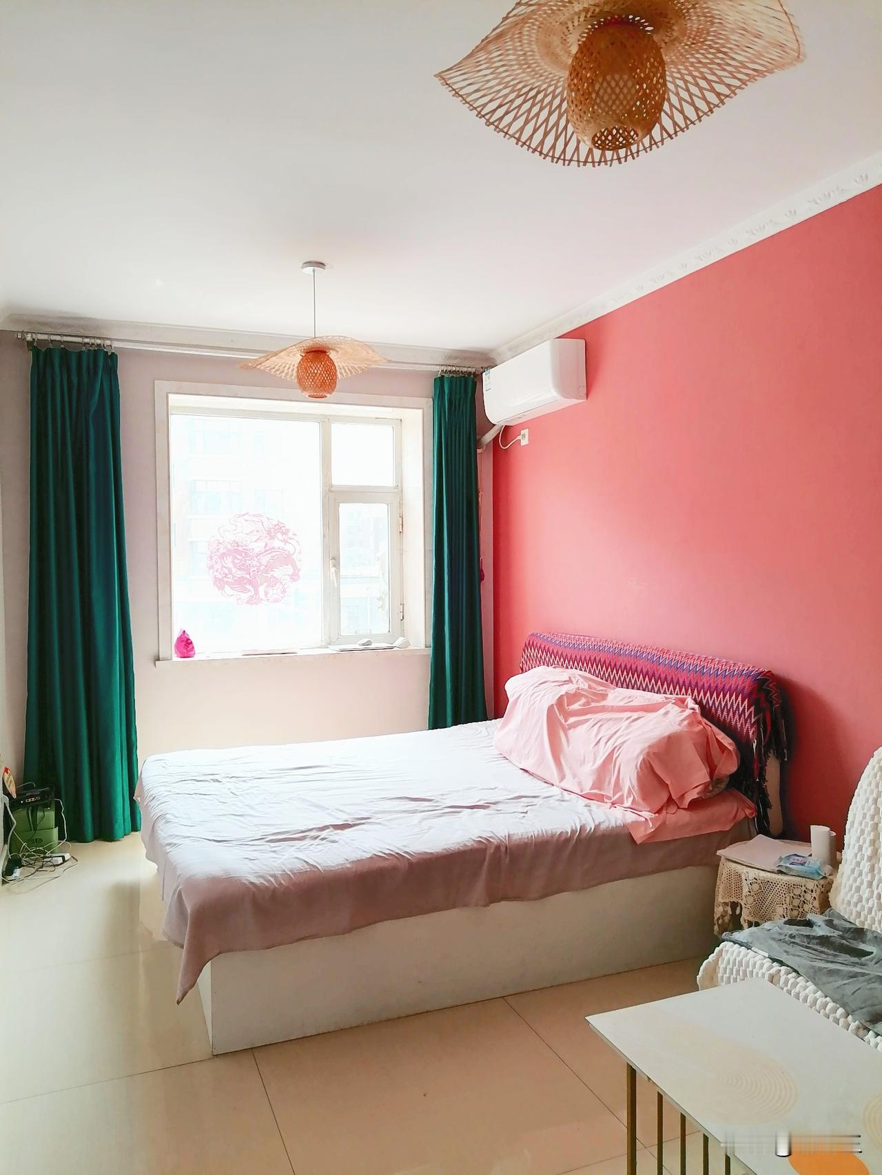 我姐60岁，她可干净了，天天洗头冲澡，床单被罩三天一换。可这次我姐回来却说：她要