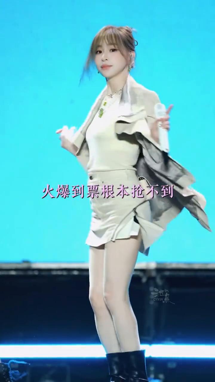 王心凌重庆这地方真有点说法。
山上的蚊子吃自助都要吃冒烟了。王心凌一场演唱会让我