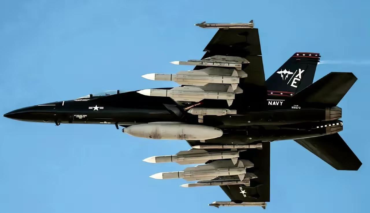 突发！美国两架战机进入委内瑞拉领空！特朗普即将兑现军事打击委内瑞拉承诺？美F-1