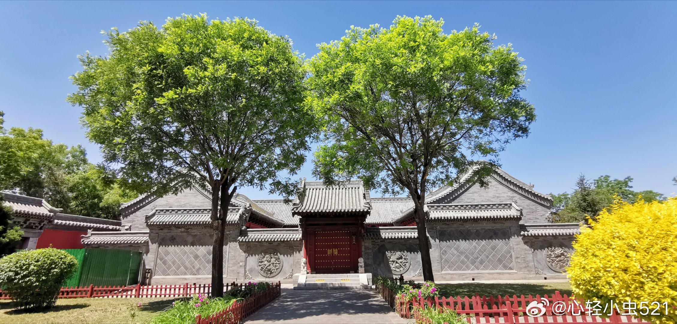 人生就两件事，一件是拿事儿把时间填满，另一件是拿感觉把心填满。       ——