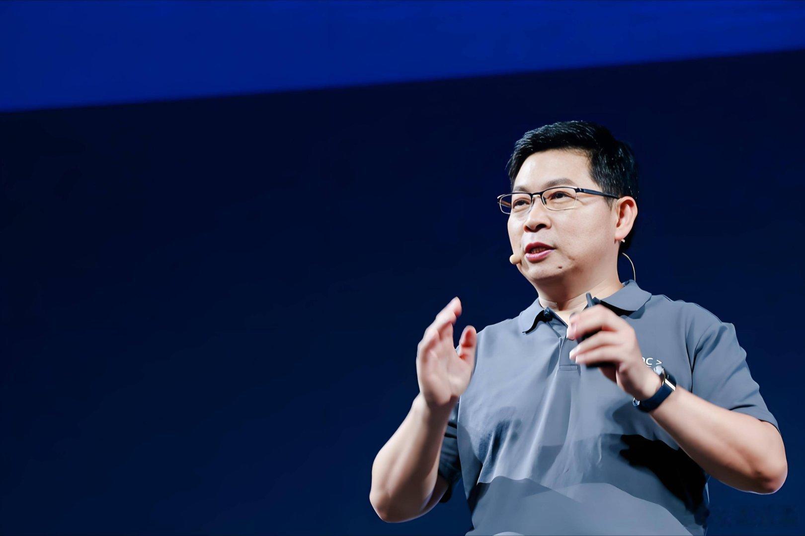 余承东在智界主场，先给问界用户吃了一颗定心丸：赛力斯主导，华为赋能，售后不受影响