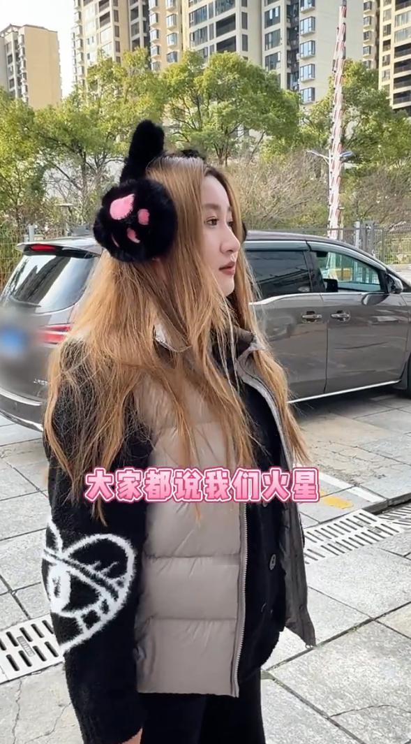 才知道李川和锤娜丽莎是情侣 Oh my god，是我打开世界的方式不对吗？李川和