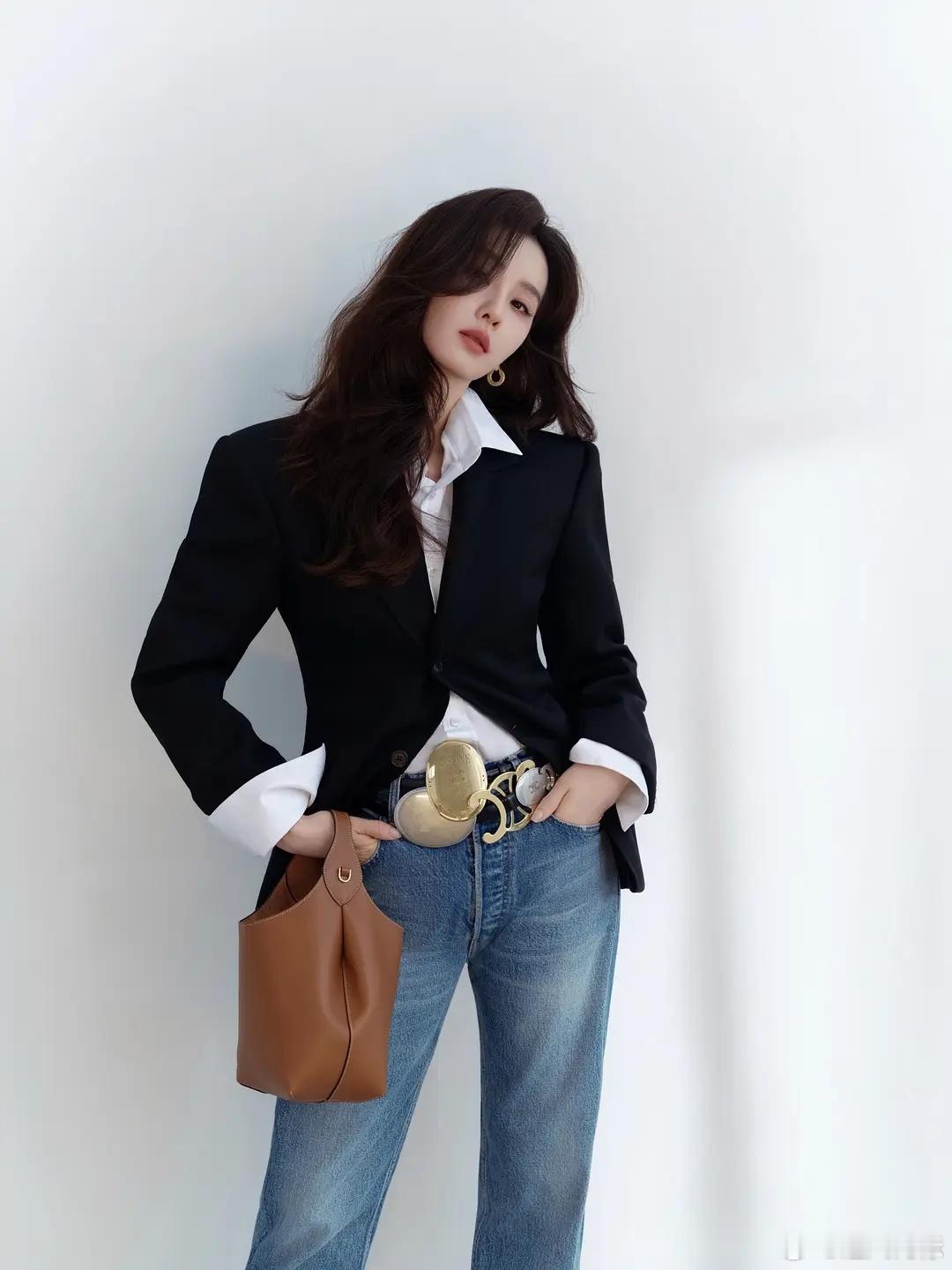 刘诗诗这脸，这身材，这气质，就是一个行走的衣服架子！ 