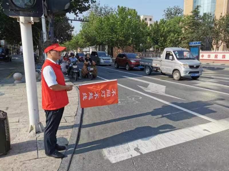 #争做文明有礼天津人#【一抹“志愿红” 满城文明风】“志愿红”为文明宝坻的底色，