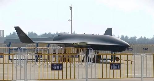 日方宣布部署导弹后，疑似解放军“无侦-7”现身与那国岛附近，日方紧急起飞战斗机。