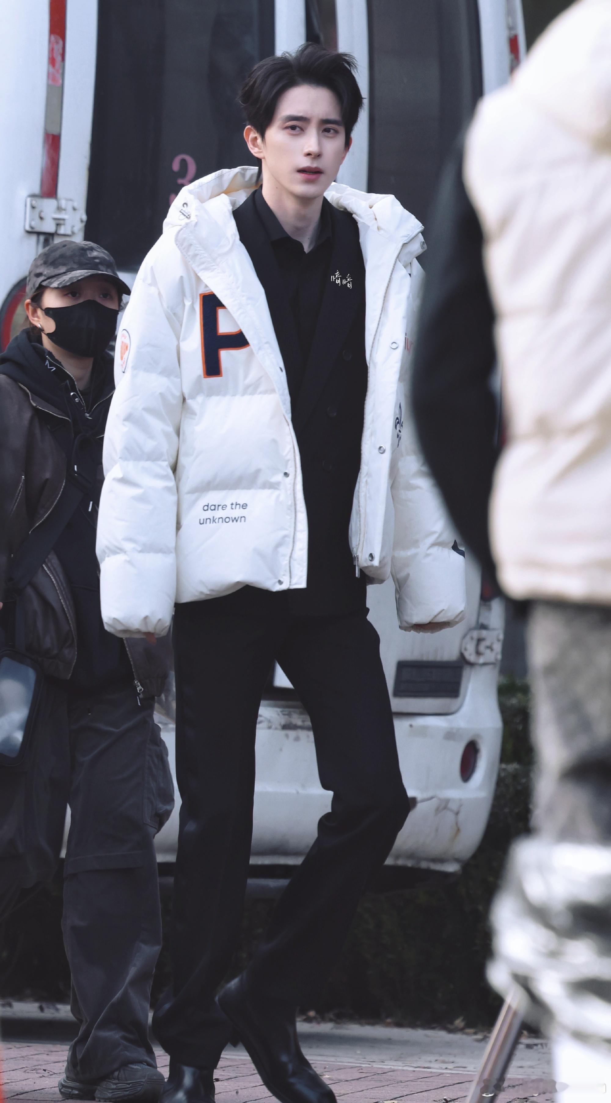 敖瑞鹏敖瑞鹏不二之臣 敖瑞鹏只是正常呼吸我就要晕倒了，期待岑森。